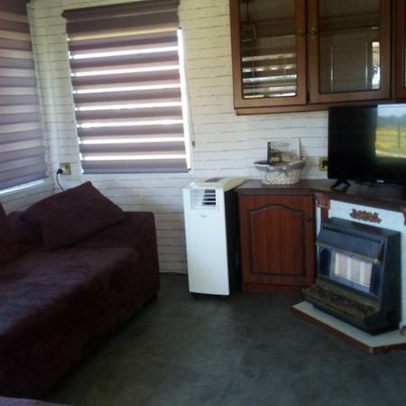 Mobil Home Vintage A La Ferme Des Buttons Rosnay  Extérieur photo